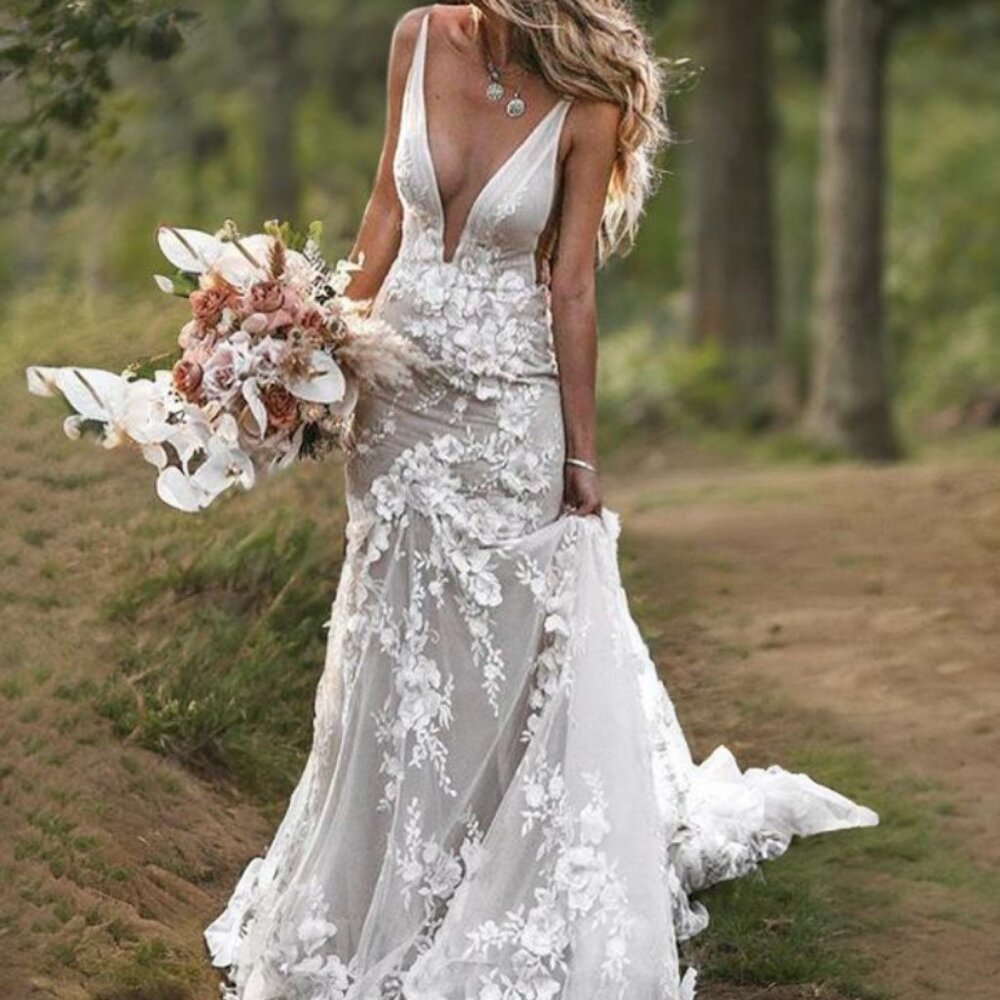 Sheath/Column V-Neck Sleeveless Chapel Train Tulle Wedding Dress, US Size 0